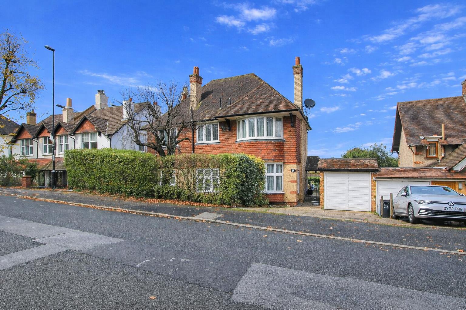 5 bed property in Higher Drive, Purley